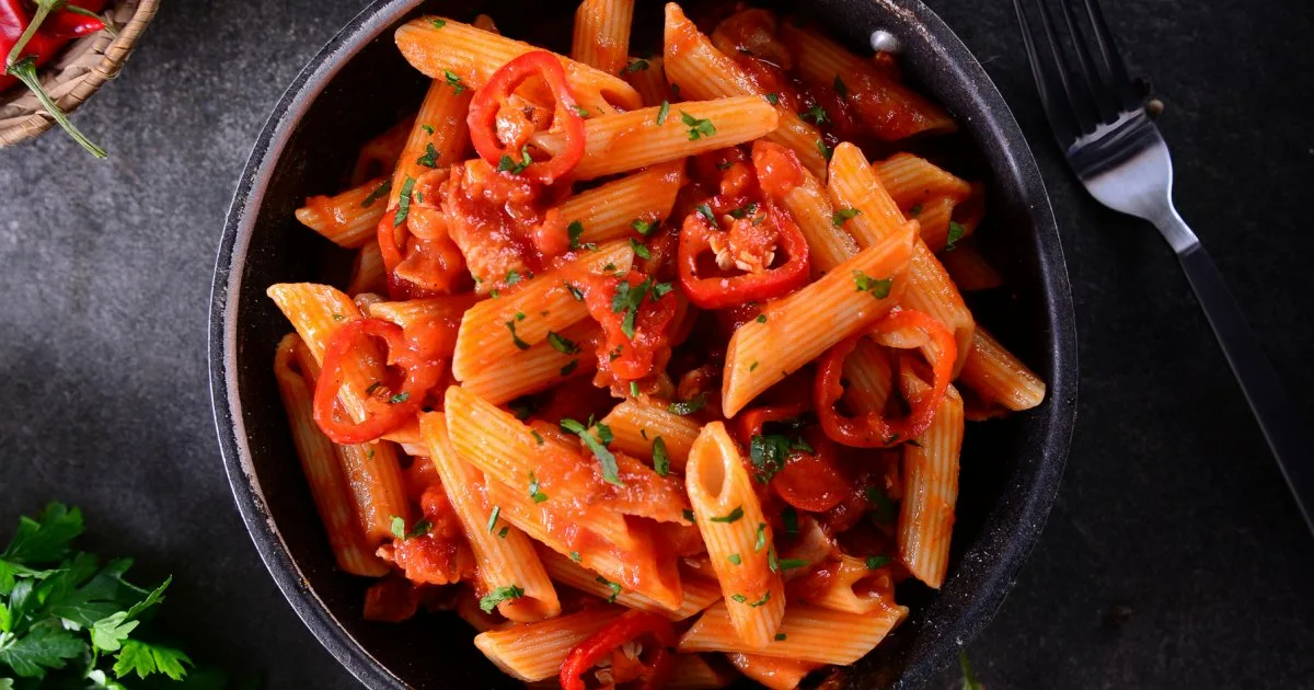 Арабьята — острые макароны с томатным соусом, перцем чили и чесноком