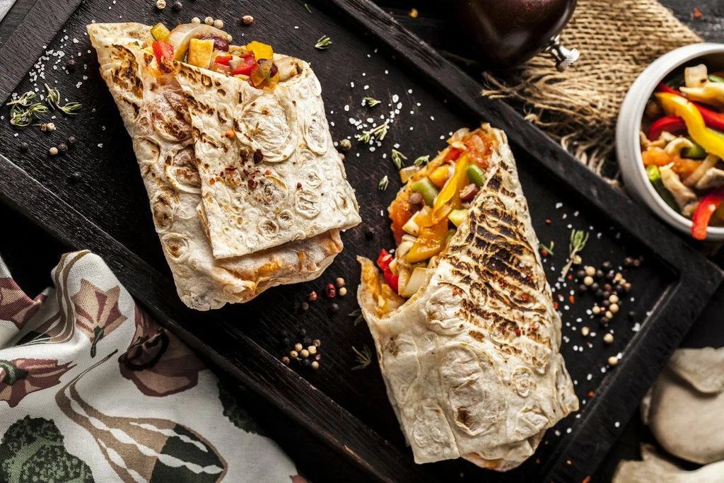 Большой рулет XL с мясом, сыром и картофелем фри